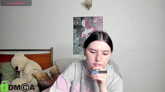Kira_Devi's Live Chat Room