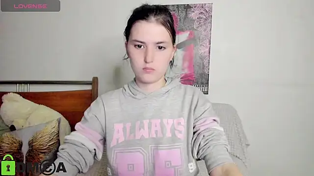 غرفة دردشة Kira_Devi المباشرة