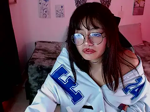 Isabella_222 élő chatszobája