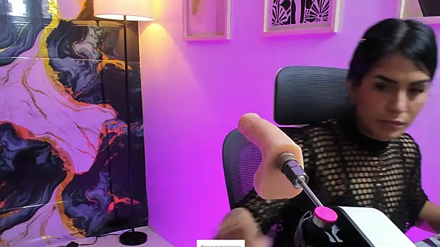 Alanna_Wild's Live Chat Room