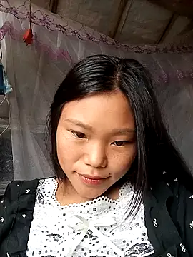 Nhinhi_su Adlı Modelin Canlı Sohbet Odası