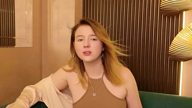 Laura_Stellar Adlı Modelin Canlı Sohbet Odası