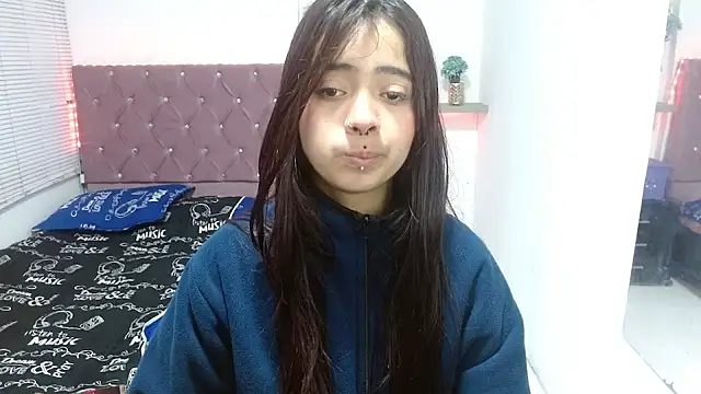 sofiacumgil Adlı Modelin Canlı Sohbet Odası