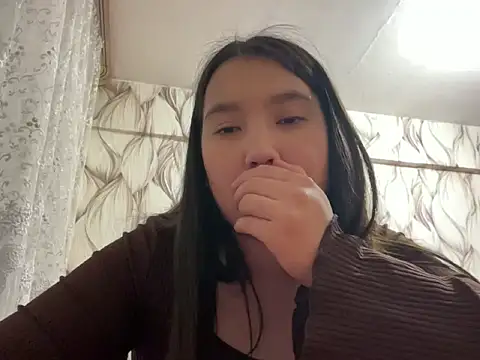 Aliceqteqte Adlı Modelin Canlı Sohbet Odası