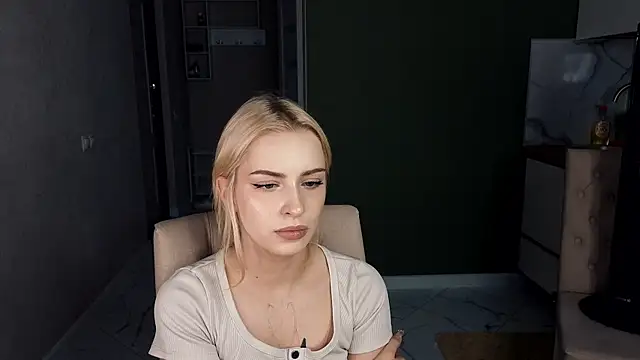 fruktozzkaa – Naživo chatovacia miestnosť