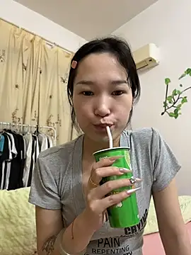 yi01のライブチャットルーム
