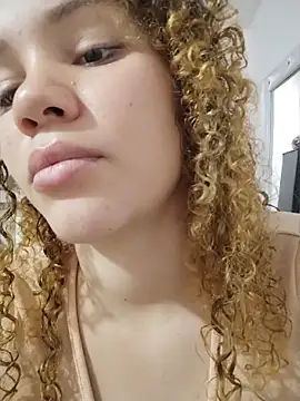 RoouseSiren Adlı Modelin Canlı Sohbet Odası