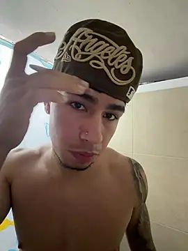iNoah_sins Show Webcam
