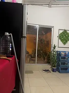 Ares_and_Emily Adlı Modelin Canlı Sohbet Odası