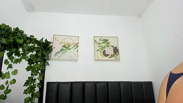 Chat soba uživo modela MonicaSaenz0