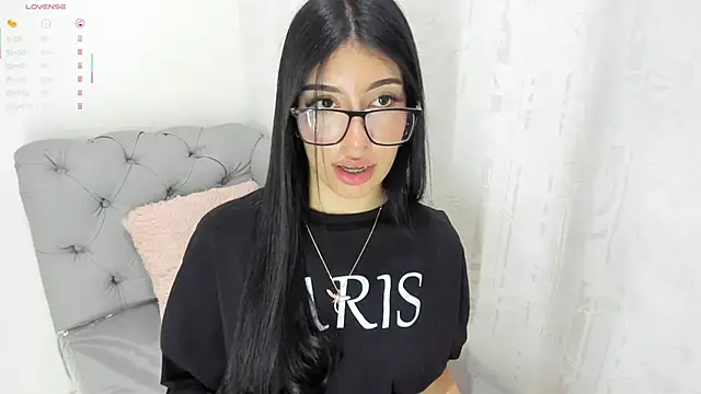 violet_rose_8's Live Chat Room