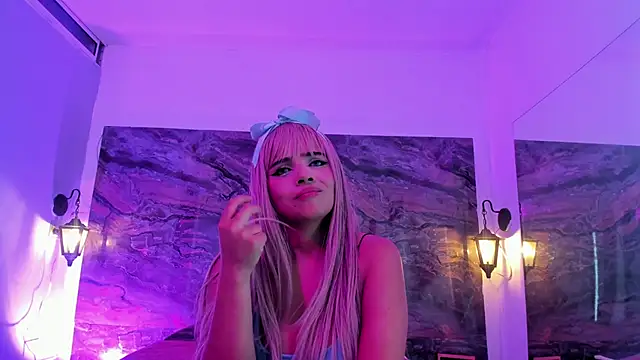 leslyy_evans Adlı Modelin Canlı Sohbet Odası