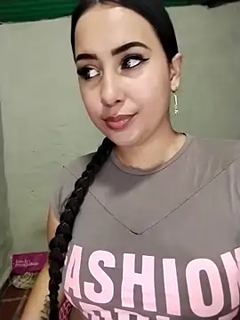 חדר צ'אט בשידור חי של shantall_cute