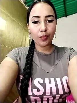 חדר צ'אט בשידור חי של shantall_cute