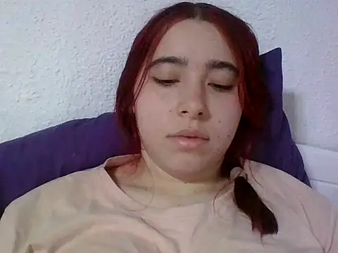 Annisofi000 Adlı Modelin Canlı Sohbet Odası