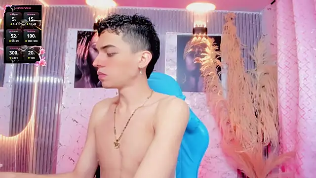 Seks show uživo modela latino_boyy_ na kameri