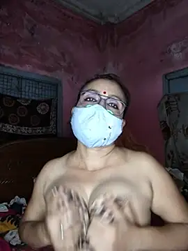 MoonLusty Adlı Modelin Canlı Sohbet Odası