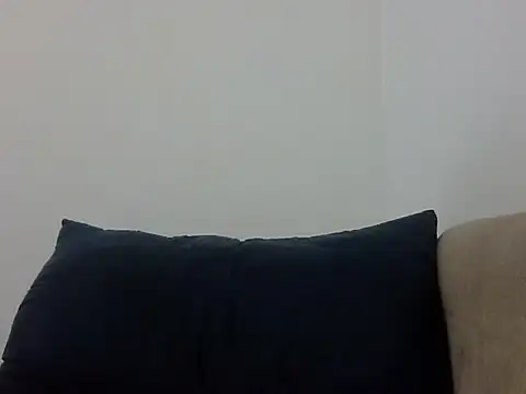 Pettite_essy Adlı Modelin Canlı Sohbet Odası