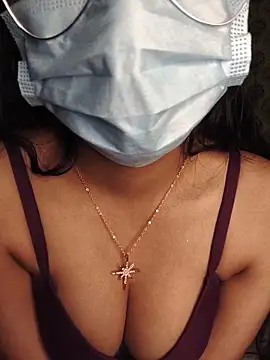 חדר צ'אט בשידור חי של love_kaur