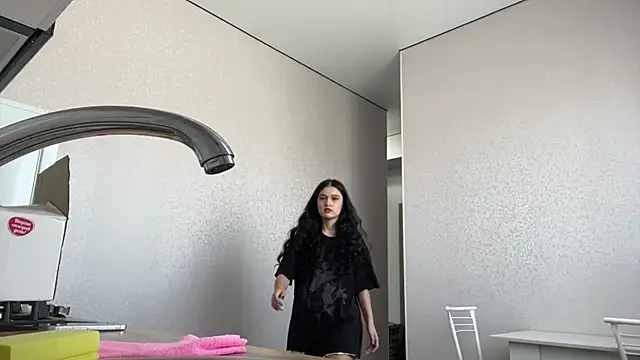 חדר צ'אט בשידור חי של LisetteParajon