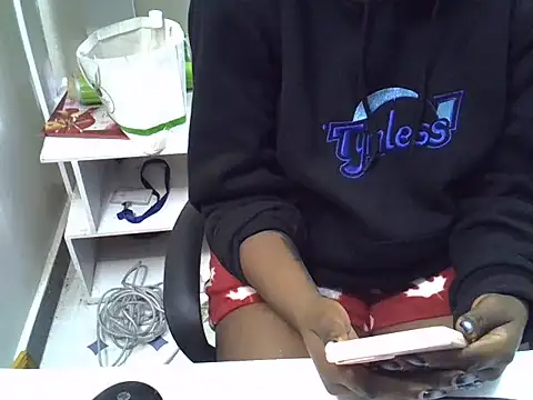 Sala de chat en directo de Ndanu_Ercie