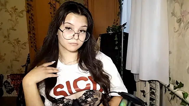 غرفة دردشة Adilily المباشرة