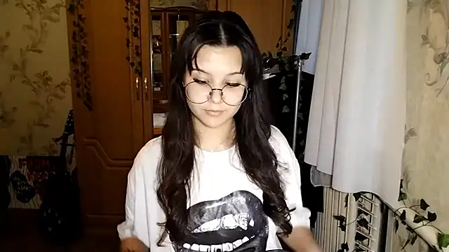Chat soba uživo modela Adilily