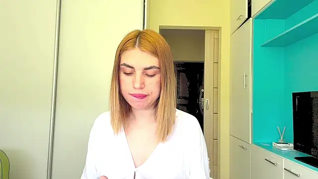 חדר צ'אט בשידור חי של CasseyParnes