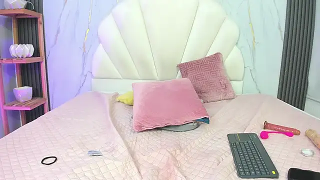 Živá chatovací místnost Miiarouse__