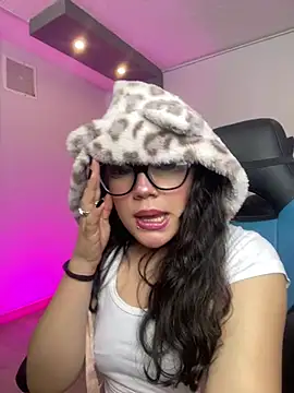 Miiarouse__'s Live Chat Room