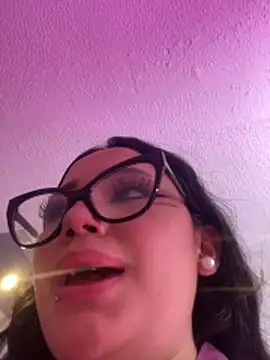 חדר צ'אט בשידור חי של Miiarouse__