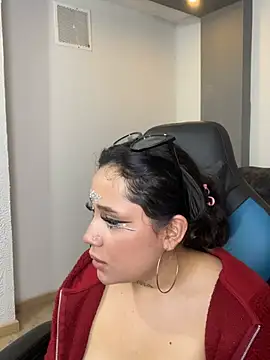 Miiarouse__ Adlı Modelin Canlı Sohbet Odası
