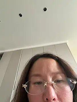 JulyLotus Live Chatraum