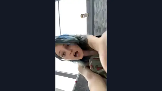 AntoinetteCrispellのライブチャットルーム