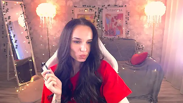 NicoleMerz's Live Chat Room
