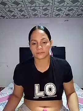 חדר צ'אט בשידור חי של cieloo_777