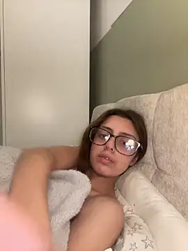 brownpetitegirlxo Live chatroom