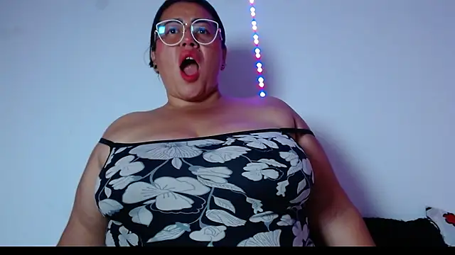 Phòng Chat Trực Tiếp Julieta_lane