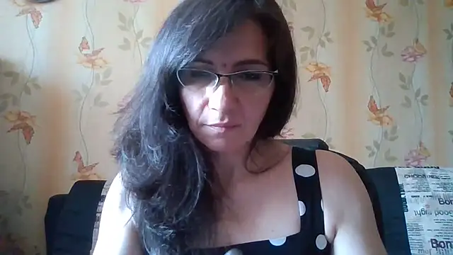 غرفة دردشة Miss_Heliena المباشرة