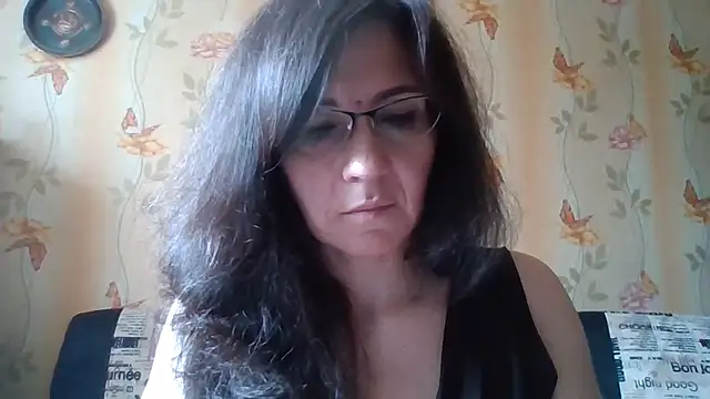 غرفة دردشة Miss_Heliena المباشرة