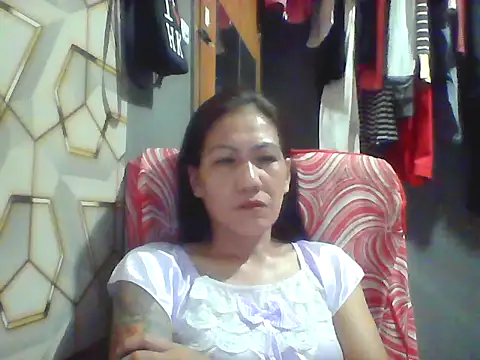 pinayheartaker's Live Chat Room