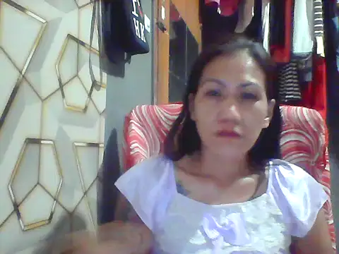 pinayheartaker's Live Chat Room