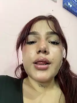 amelia_rousse26 Adlı Modelin Canlı Sohbet Odası
