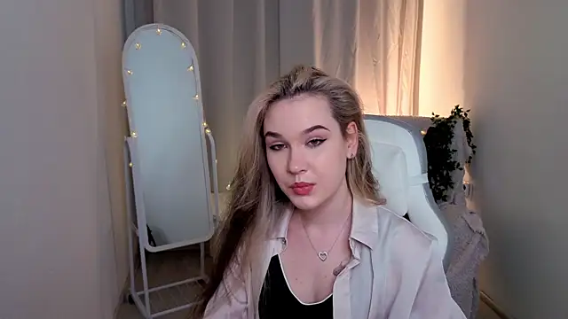 NelliSimson's Live Chat Room