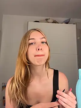 MilaaXOO Adlı Modelin Canlı Sohbet Odası
