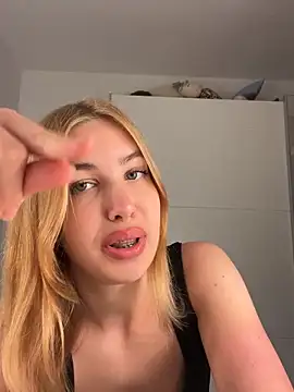 MilaaXOO Adlı Modelin Canlı Sohbet Odası