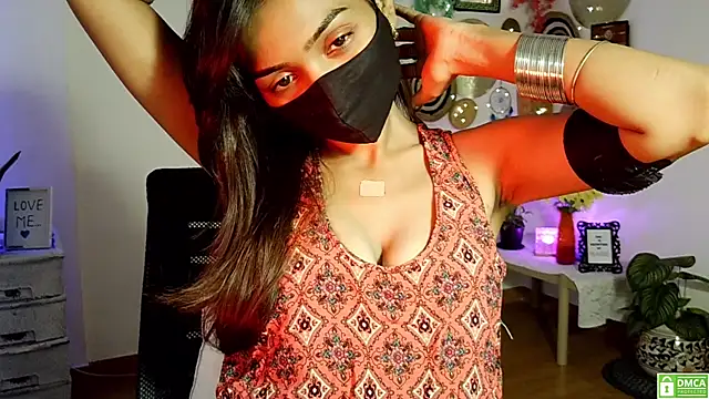Yalinahotty Adlı Modelin Canlı Sohbet Odası