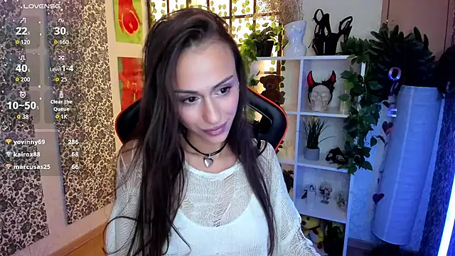 غرفة دردشة Petite_Moly المباشرة