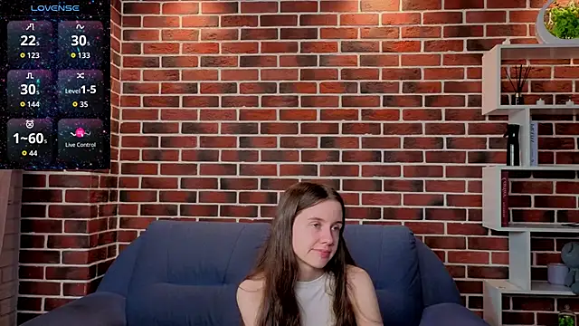 MyrtaMcclaney's Live Chat Room