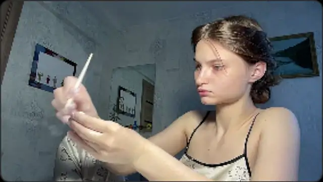 חדר צ'אט בשידור חי של HeIen_cute
